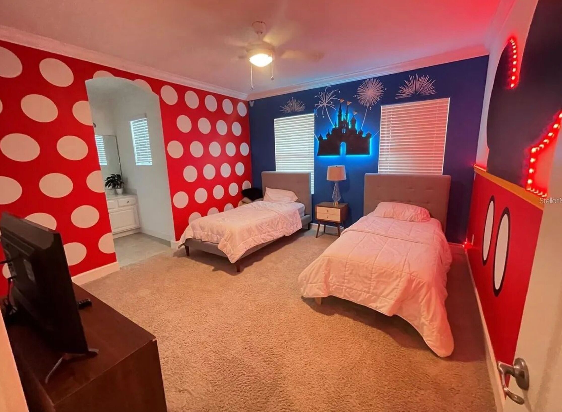 6 bedrooms, iron/ironing board, WiFi, bed sheets