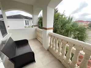 Property grounds - Business or Family 6BR Home w/Pool, Near Disney (Davenport)