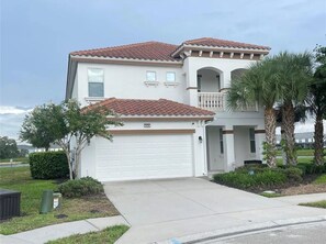 Exterior - Business or Family 6BR Home w/Pool, Near Disney (Davenport)