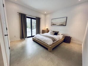 4 habitaciones, tabla de planchar con plancha, internet y ropa de cama 