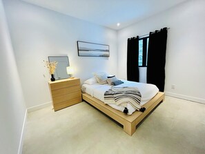 4 habitaciones, tabla de planchar con plancha, internet y ropa de cama 