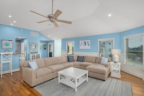 TV, fireplace, DVD player, stereo - Heron Landing: Retreat in Corolla Light Resort (Corolla)