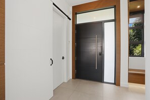 Interior - Luxury Dunbar Home — Rooftop, Putting Green & Park (Vancouver)