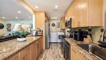 Fridge, microwave, stovetop, dishwasher