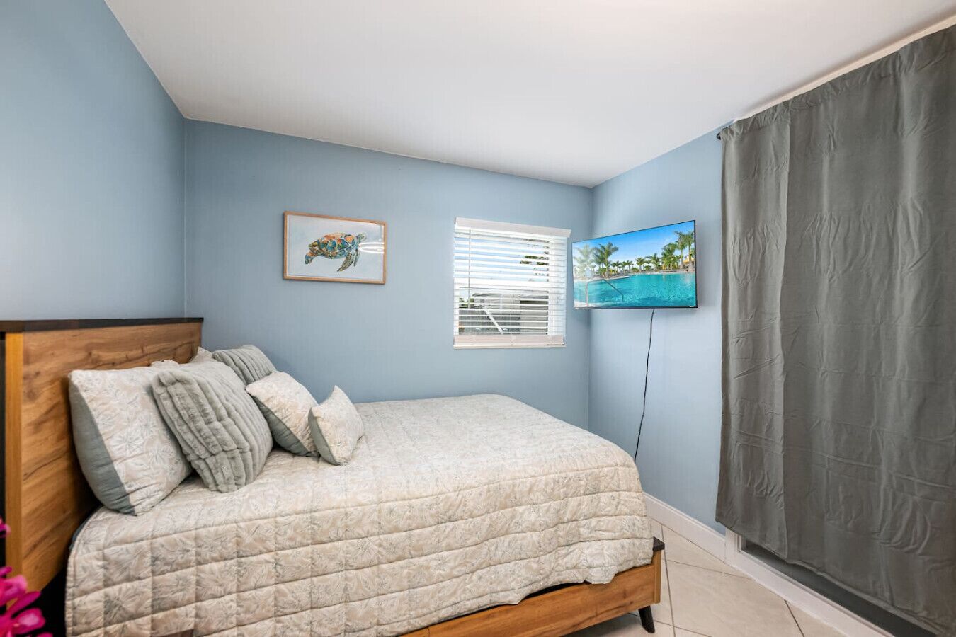 Iron/ironing board, travel crib, WiFi, bed sheets