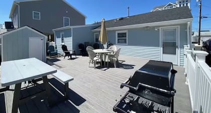 Charming 4-bedroom, 2-bath getaway to Lavallette's pristine beach.