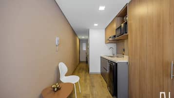 Studio, 1 Queen Bed, Kitchen, City View (Basilea 402) | Interior