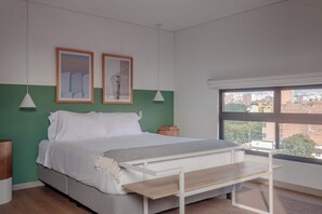 Studio, 1 Queen Bed, Patio, City View (Ekkos 1002) - NOK Stylish Studio w Balcony in Laureles Medellin (Medellín)
