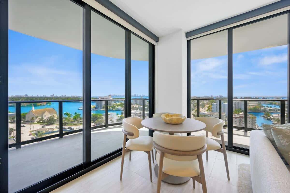 Apartament, diversos llits, accés a la piscina, vistes a l'oceà (72 Living 1210) | Servei de restauració