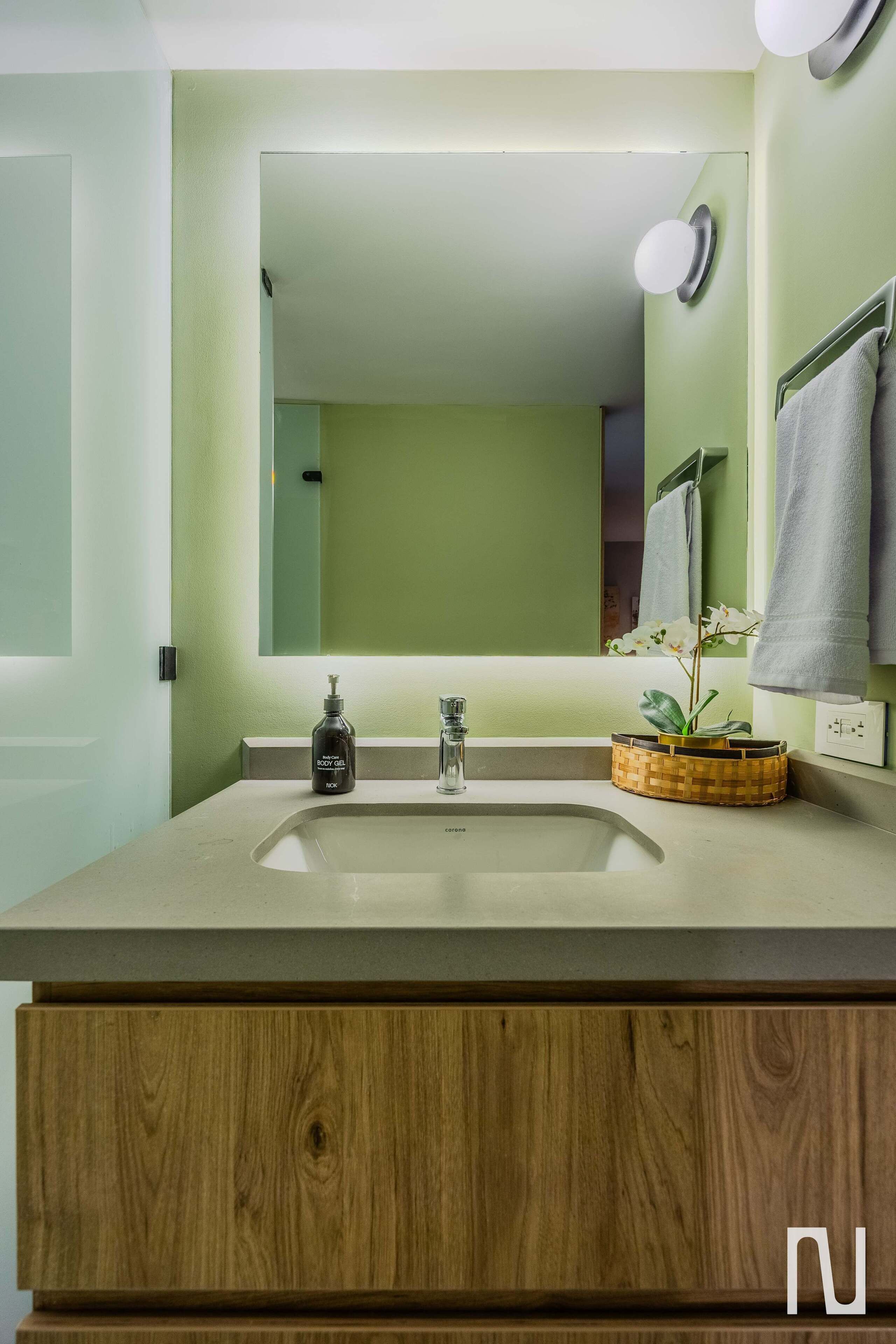 Apartment, Multiple Beds, Patio, City View (Gardens B101 + SAT) | Bathroom