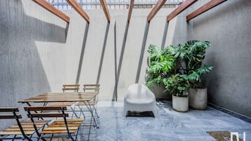 Apartment, Multiple Beds, Patio, City View (Gardens B101 + SAT) | Outdoor dining