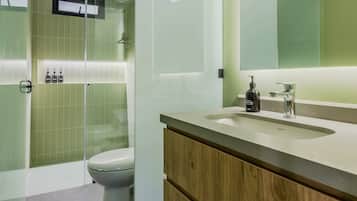 Apartment, Multiple Beds, Patio, City View (Gardens B101 + SAT) | Bathroom