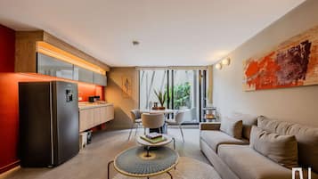 Apartment, Multiple Beds, Patio, City View (Gardens B101 + SAT) | Living area