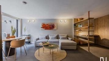 Apartment, Multiple Beds, Patio, City View (Gardens B101 + SAT) | Living area