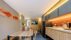 Apartamento, 2 camas de matrimonio, patio, vistas a la ciudad (Gardens B103) | Restauración