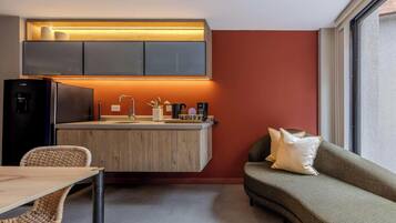 Apartment, 2 Queen Beds, Patio, City View (Gardens B103) | Interior