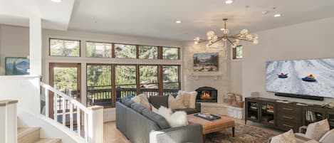 Smart TV, fireplace, stereo