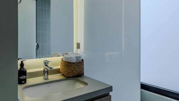 Apartamento, 1 cama de casal, varanda, vista para a cidade (Gardens A202 ) | Banheiro