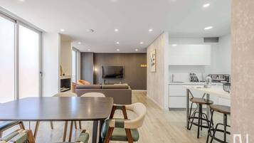 Apartamento, varias camas, bañera de hidromasaje, vistas a la ciudad (Balcones 202) | Restauración