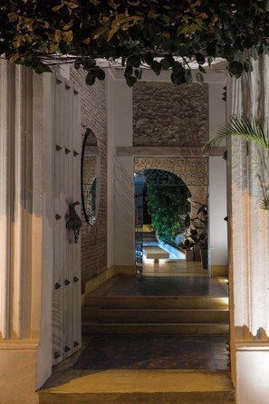 Exterior detail - NOK Luxury Colonial Villa 6BR With Pool, Staff & Breakfast at Getsemani (Cartagena)