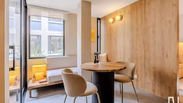 Apartment, 1 Double Bed, Patio, City View (Gardens A201) | Interior