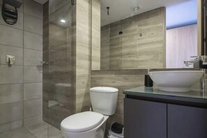 Departamento, 1 cama Queen size y sofá cama, balcón, vista a la ciudad (Tuliv 716) | Baño