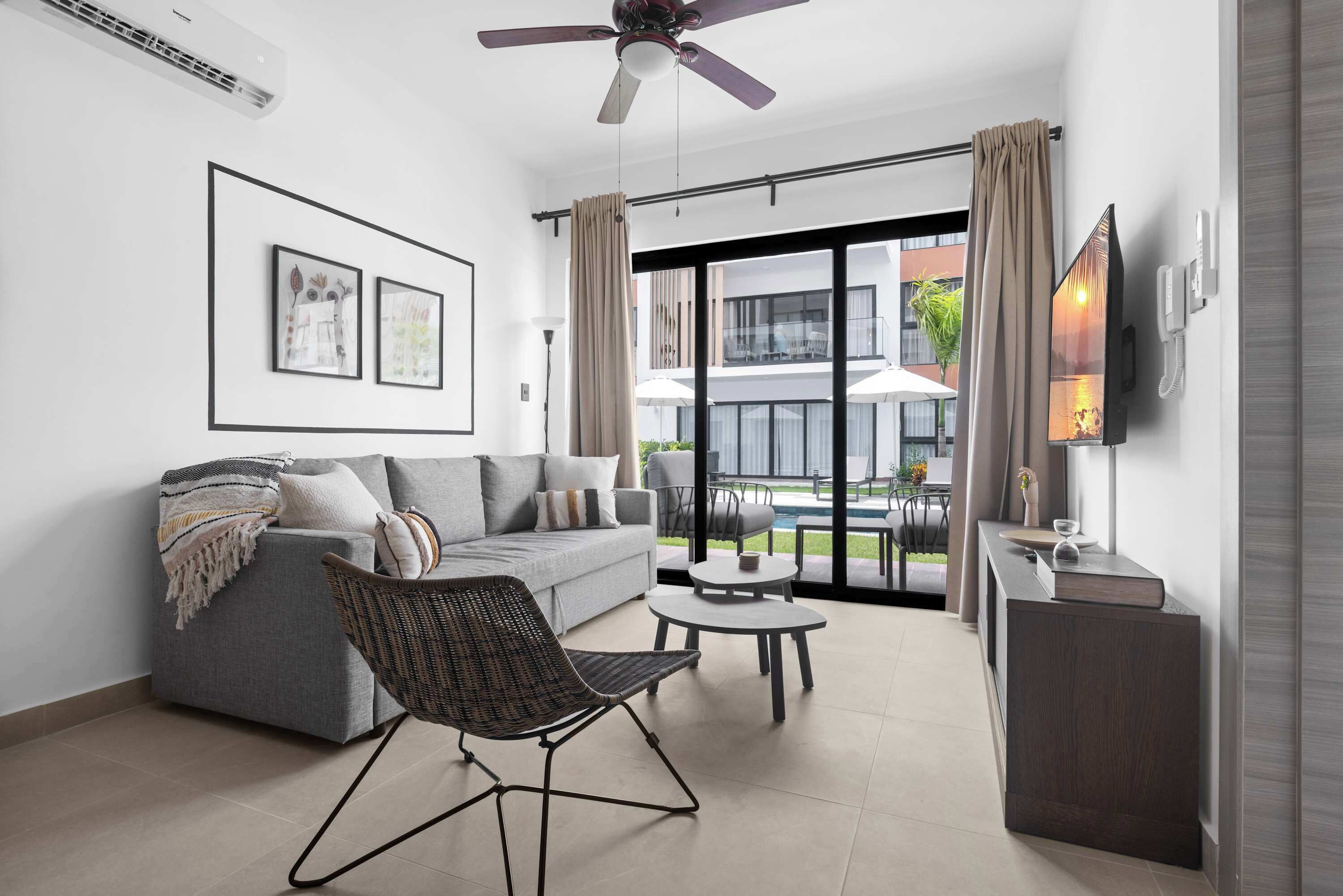 House, 1 Queen Bed with Sofa bed, Pool Access, Pool View (Unique E-108) | Living area