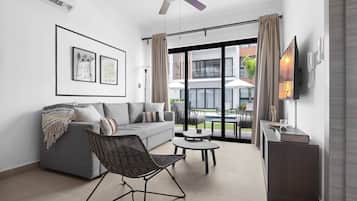 House, 1 Queen Bed with Sofa bed, Pool Access, Pool View (Unique E-108) | Living area