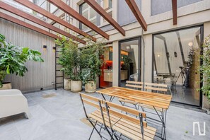 Outdoor dining - NOK Cozy 1BR Apartment Near Zona T (Bogotá)