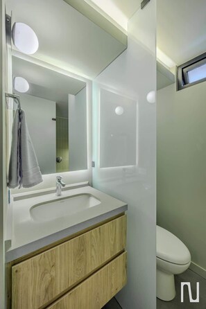 Apartamento, várias camas, varanda, vista para a cidade (Gardens A101 y A102) | Banheiro