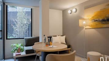 Appartamento, letti multipli, patio, vista città (Gardens A101 y A102) | Interni