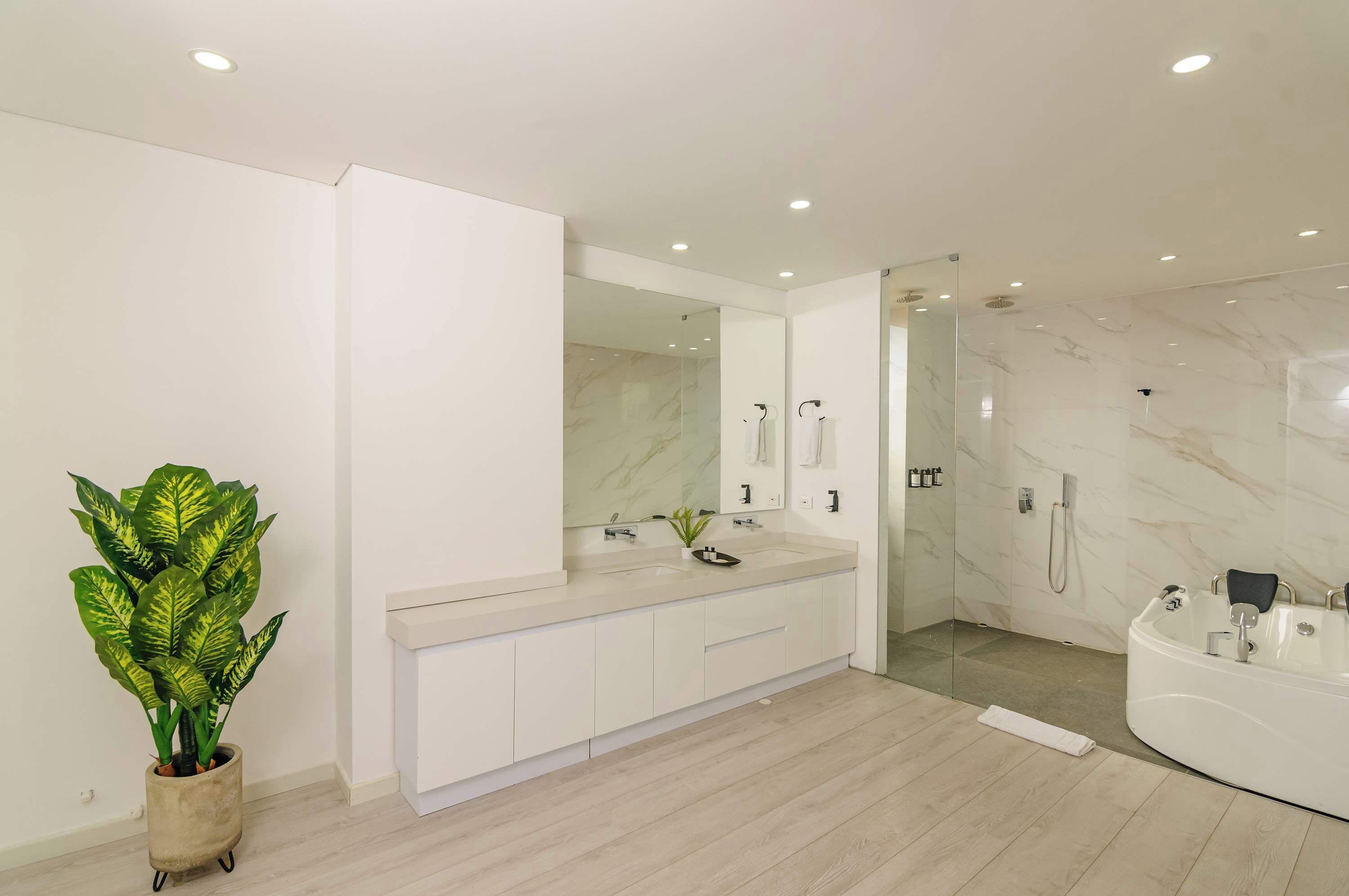 Apartment, Multiple Beds, Hot Tub, City View (Balcones 601) | Bathroom