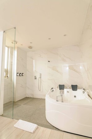 Apartment, Mehrere Betten, Whirlpool, Stadtblick (Balcones 601) | Badezimmer