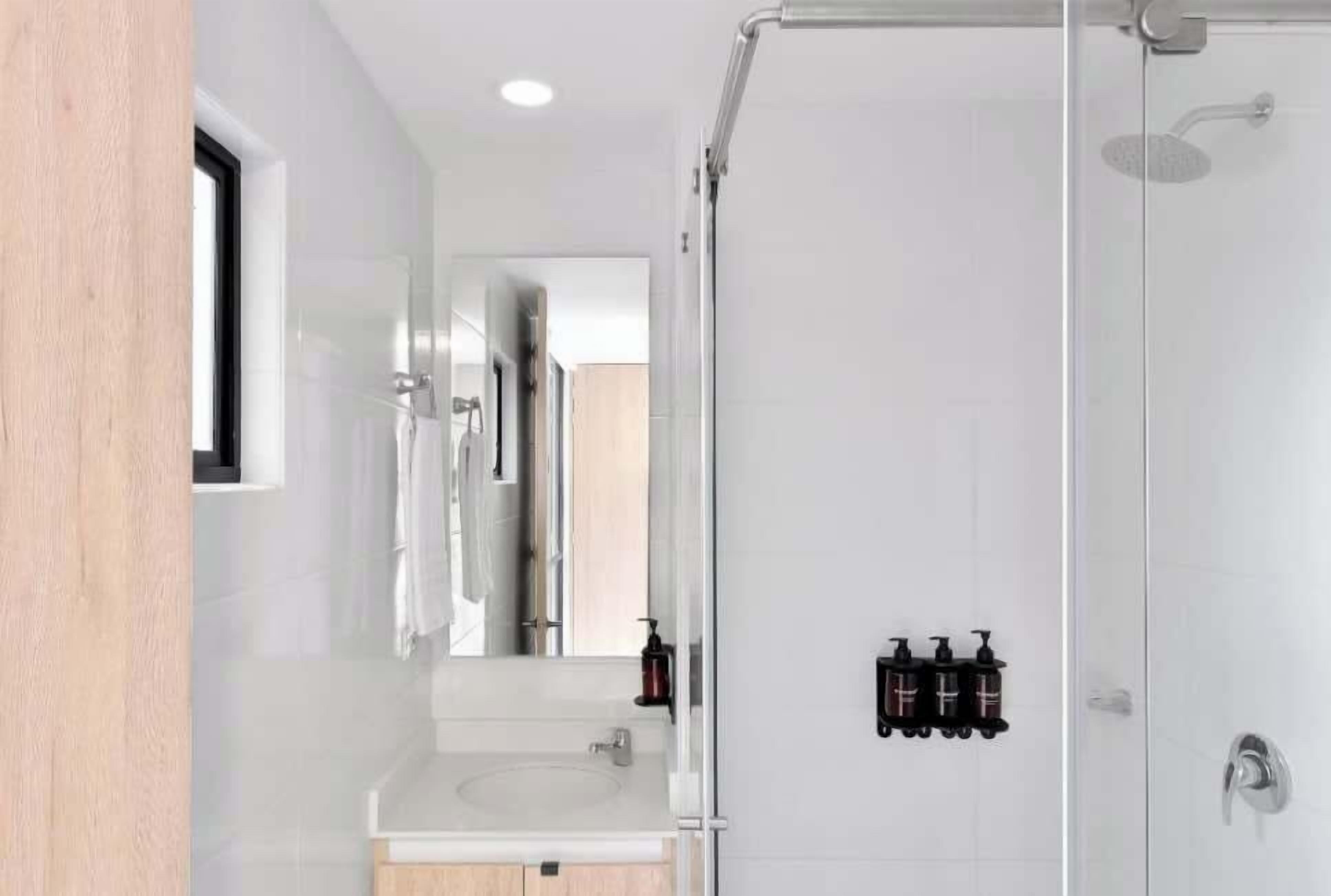 Departamento, 1 cama matrimonial, cocina, vista a la ciudad (Macae 410) | Baño