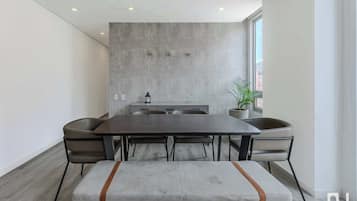 Apartment, Multiple Beds, Patio, City View (Balcones 502) | Dining