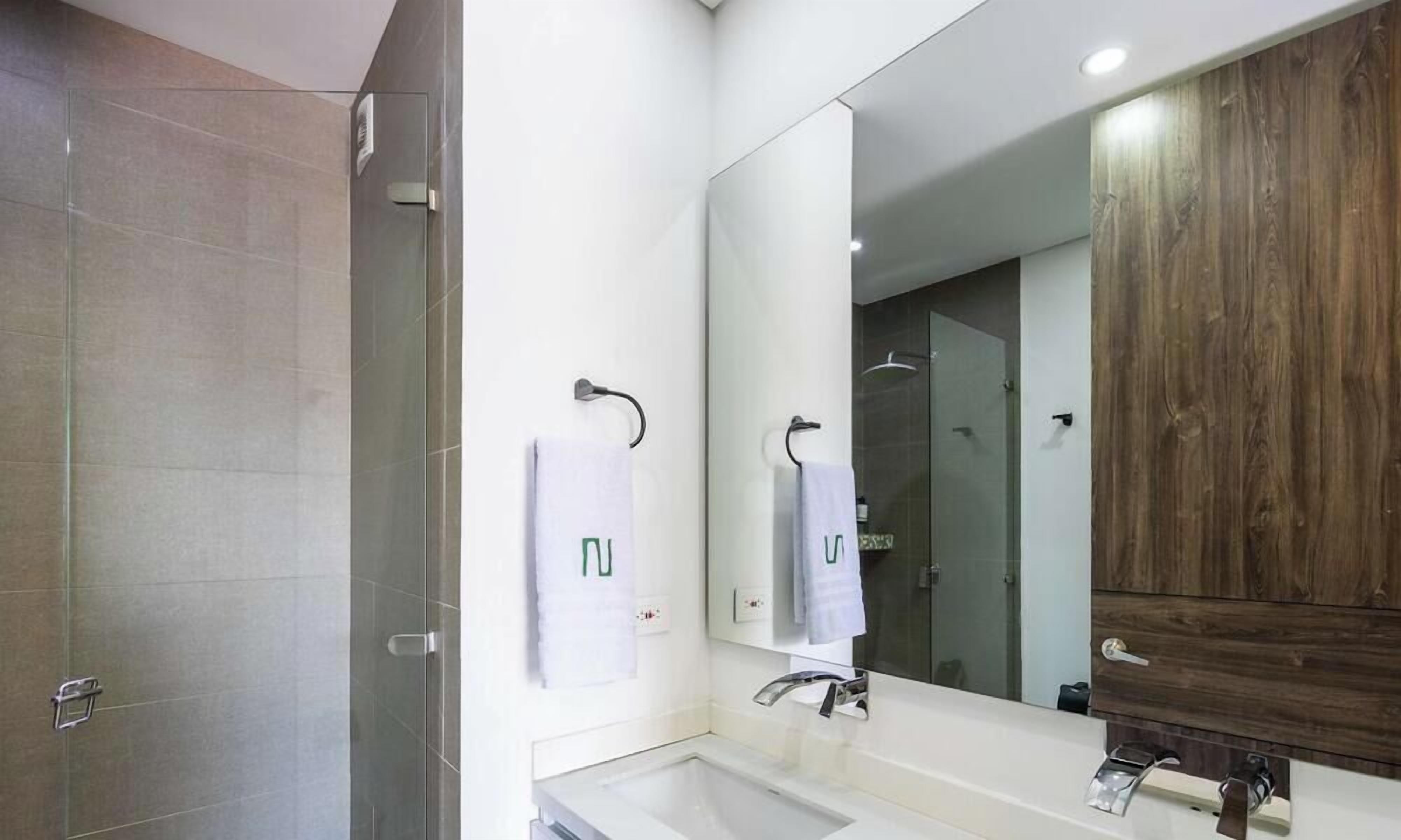 Apartment, Multiple Beds, Patio, City View (Balcones 502) | Bathroom