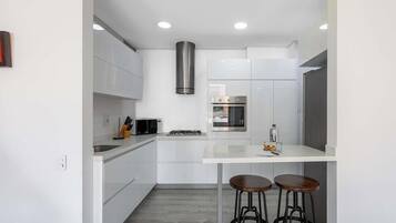 Apartment, Multiple Beds, Patio, City View (Balcones 502) | Private kitchen