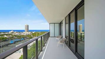 Apartment, Multiple Beds, Hot Tub, Ocean View (72 Living 1009) | Property grounds