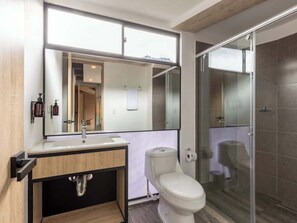 Departamento, 1 cama Queen size y sofá cama, patio, vista a la ciudad (Mambe 501) | Baño