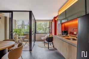 Apartamento, 1 cama de casal, varanda, vista para a cidade (Gardens A203 ) | Parte interna