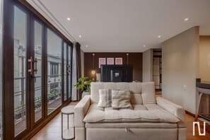 Căn hộ, 1 giường cỡ queen, bếp, quang cảnh thành phố (La Primera 104) | Khu phòng khách