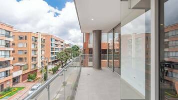 Apartment, Multiple Beds, Patio, City View (Balcones 401) | Property grounds