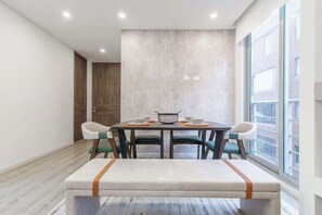 Lejlighed - 2 queensize-senge - balkon - byudsigt (Balcones 503) | Spiseområde