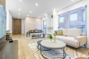 Lejlighed - 2 queensize-senge - balkon - byudsigt (Balcones 503) | Opholdsområde