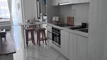 Apartment, 1Â Queen-Bett und Schlafsofa, Poolzugang, Stadtblick (Suiloft 507) | Eigene KĂŒche