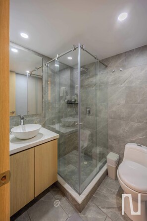 Apartment, Multiple Beds, Kitchen, City View (Atlantis 102) | Bathroom - NOK Beautiful 3BR Apt in Zona Rosa (Bogotá)