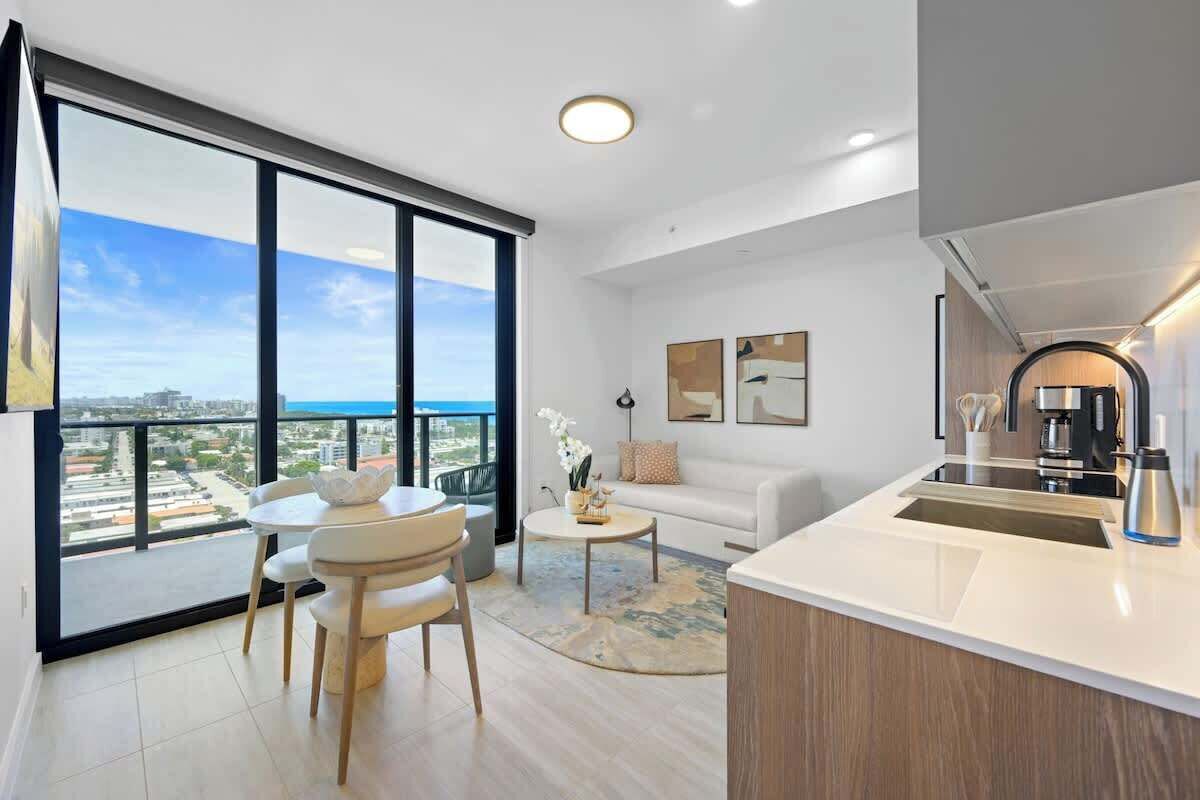 Apartment, 1 King Bed, Pool Access, Ocean View (72 Living 1603) | Interior