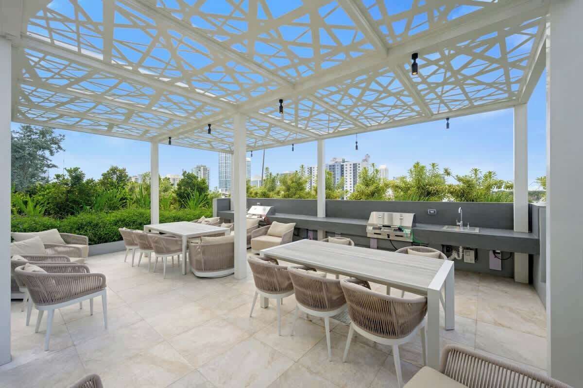 Apartment, 1 King Bed, Pool Access, Ocean View (72 Living 1603) | Outdoor dining