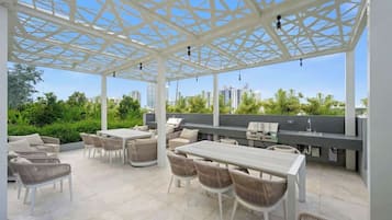 Apartment, 1 King Bed, Pool Access, Ocean View (72 Living 1603) | Outdoor dining