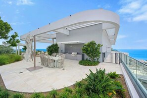 Outdoor dining - NOK Amazing 1 BR in Miami Beach (Miami Beach)